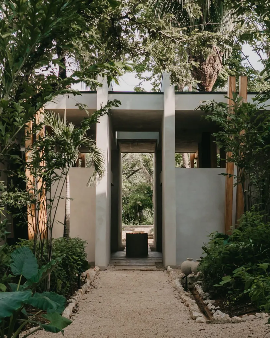 01 Sneak Peak Esh Hotel KV