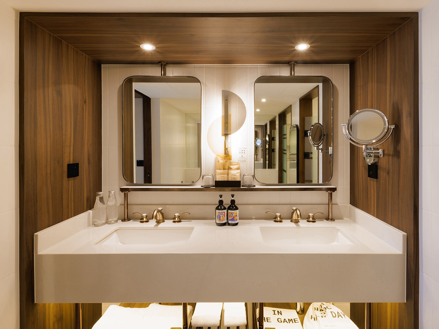 Public House Bangkok Executive Suite R V2 06