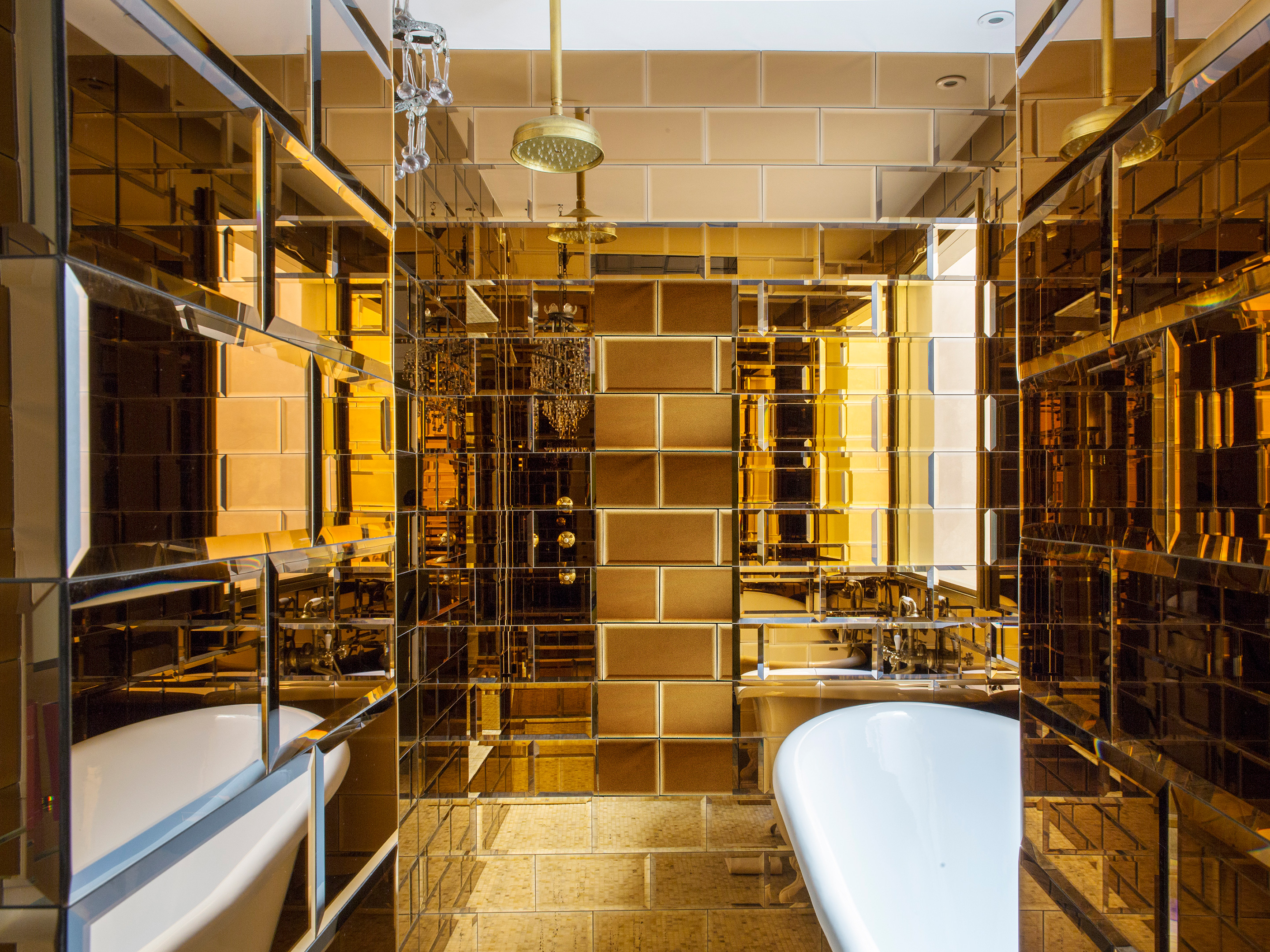 G Rough Pasquino Suite R 6