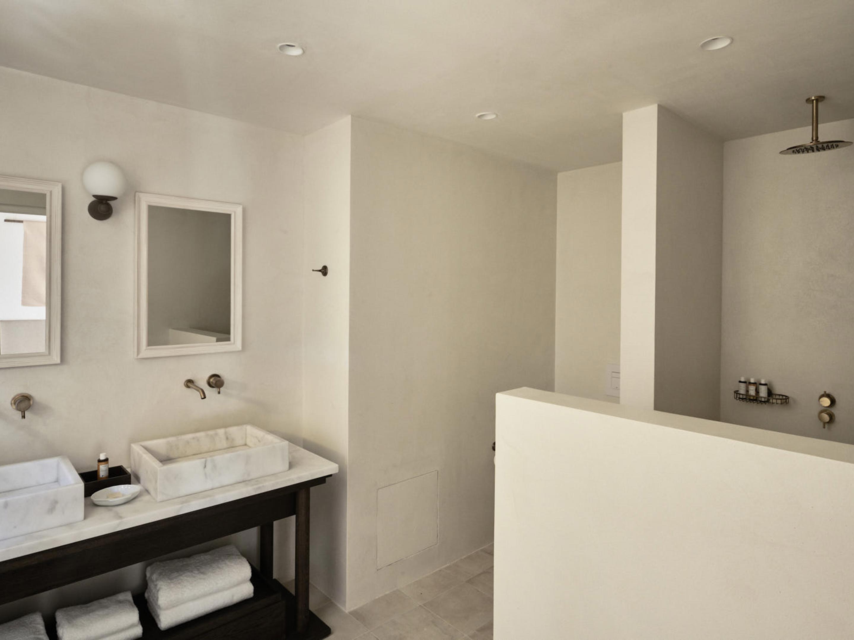 Parilio Rooms in Paros