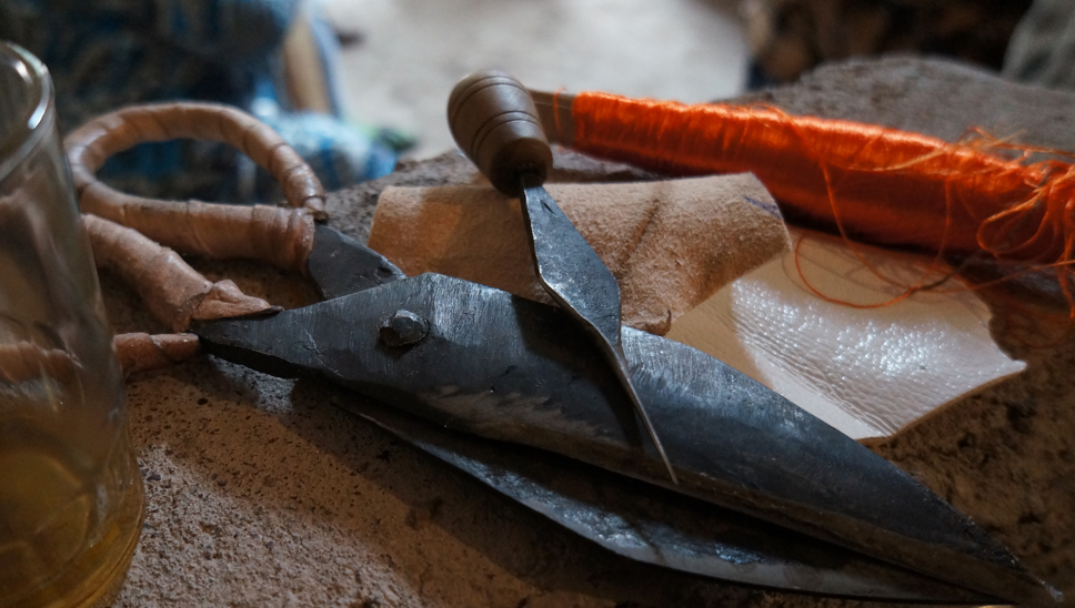 07 MBO Andrea Bury Scissors Detail