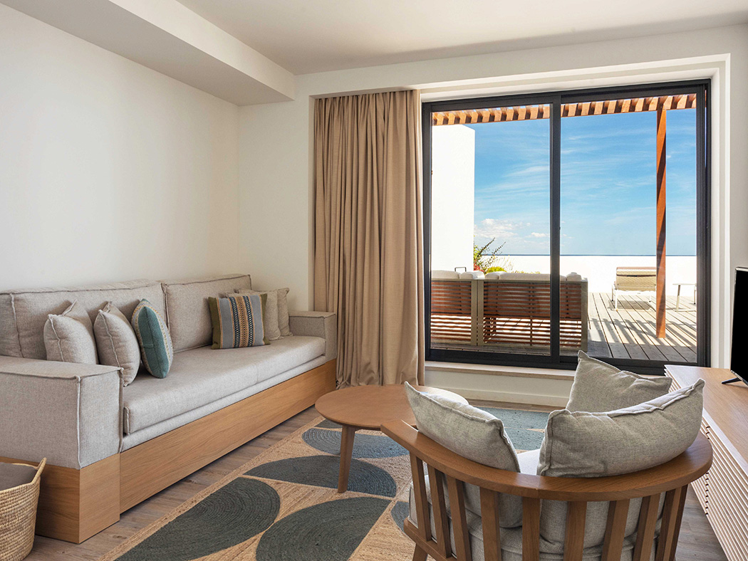 Memmo Baleeira Premium One Bedroom Suite Frontal Sea View R V2 03