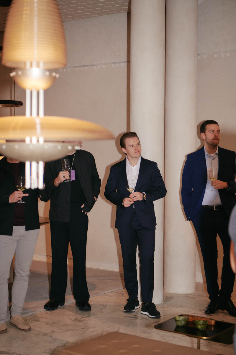 DH SALES23 CE London Apparatus 29