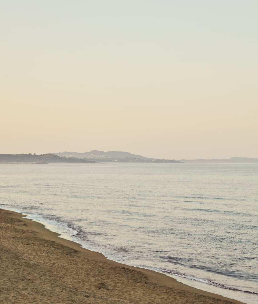 Dexamenes Seaside Hotel Theme Box 1