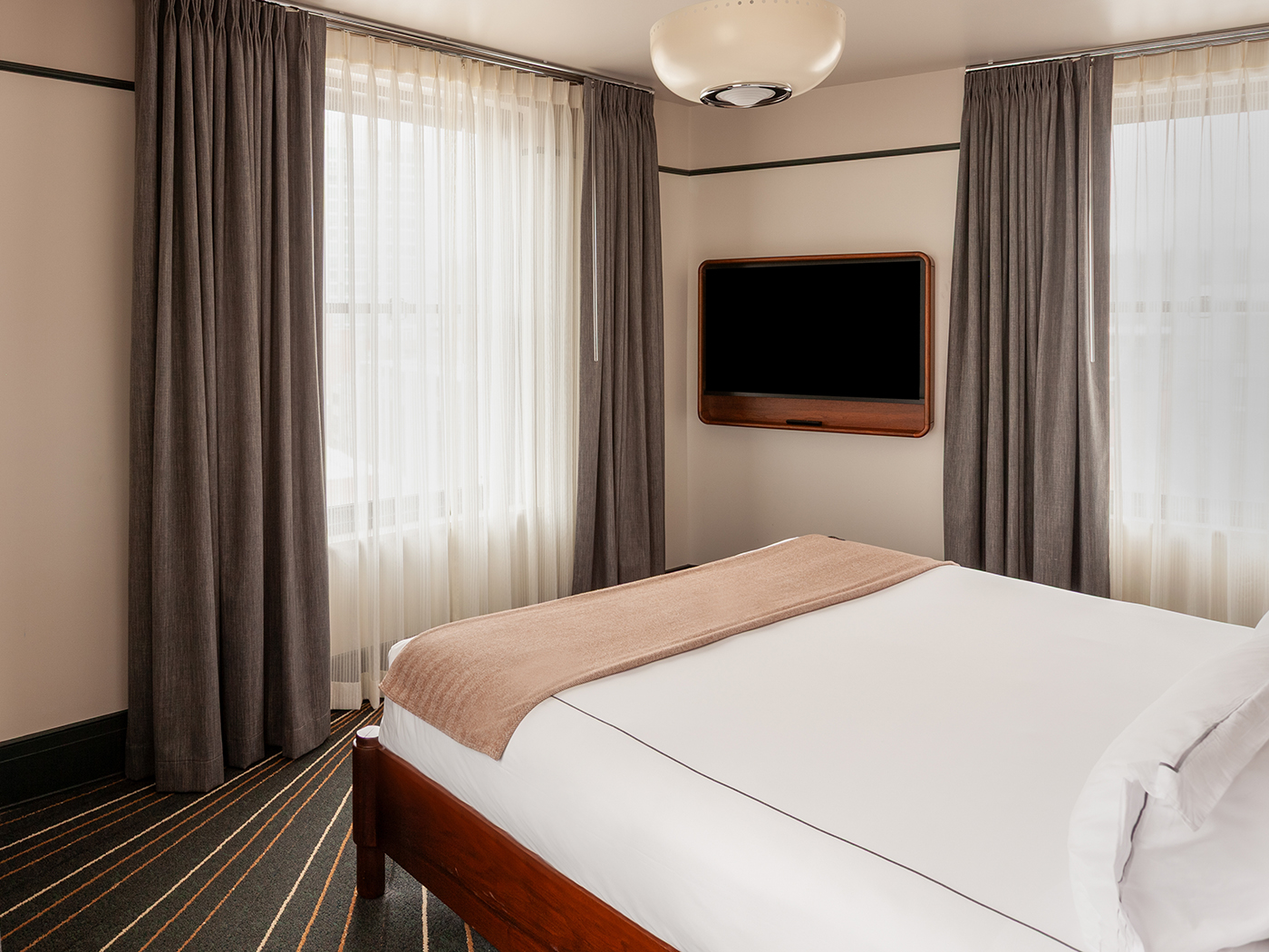 The Flat Iron Hotel Apex King Suite R 03