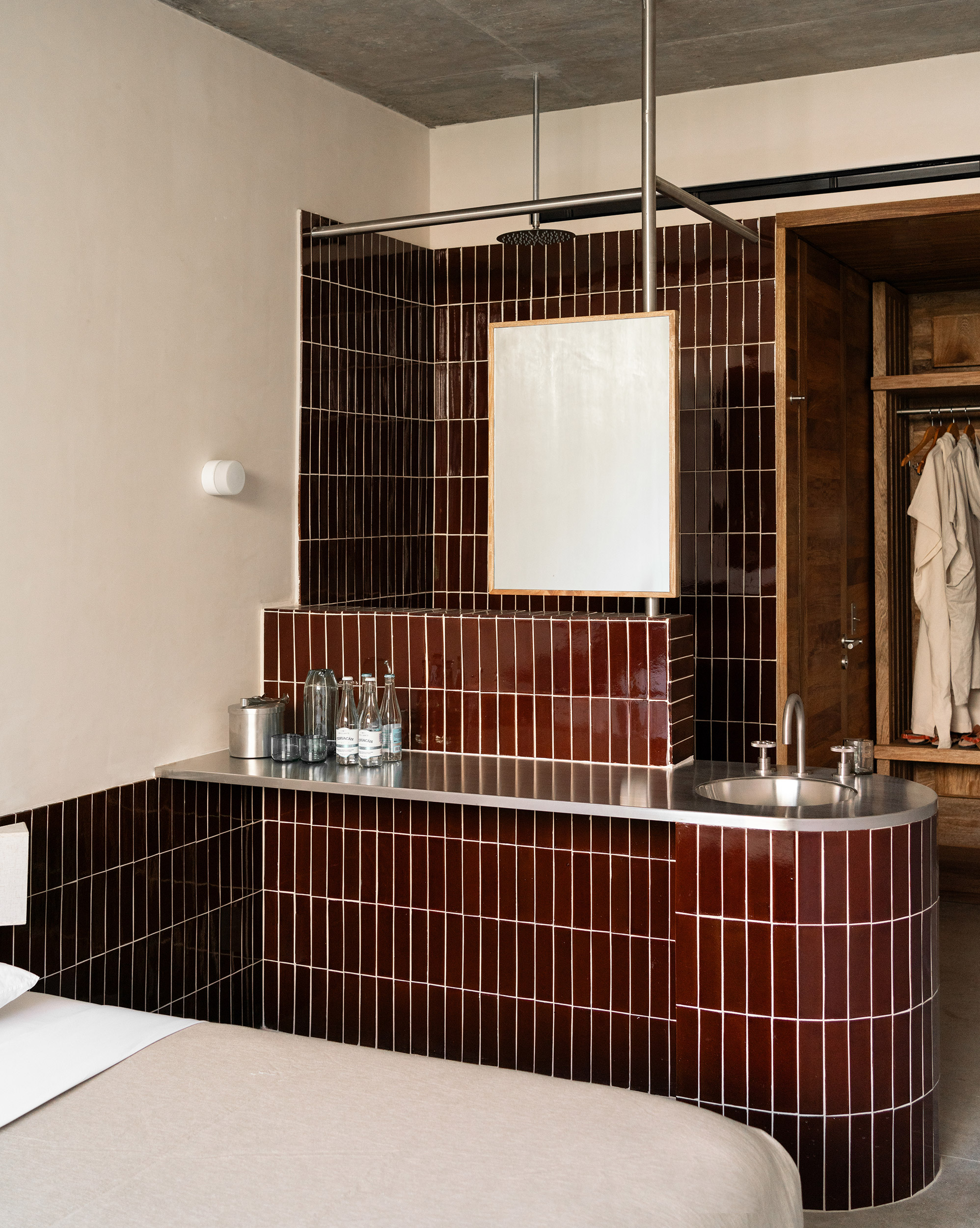 G 11 Hotel Humano