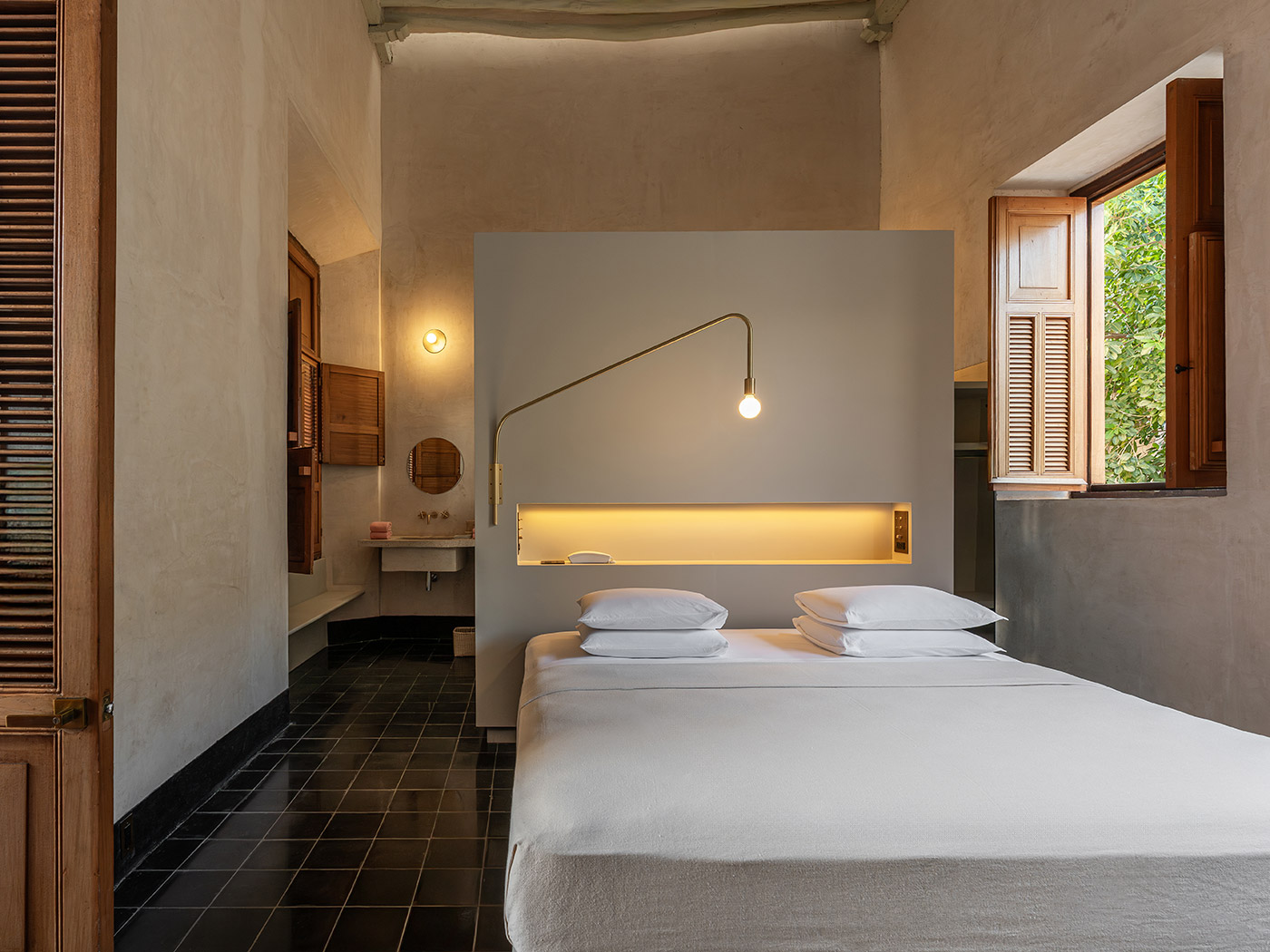 Hotel Sevilla Historic Patio Room R V2 01