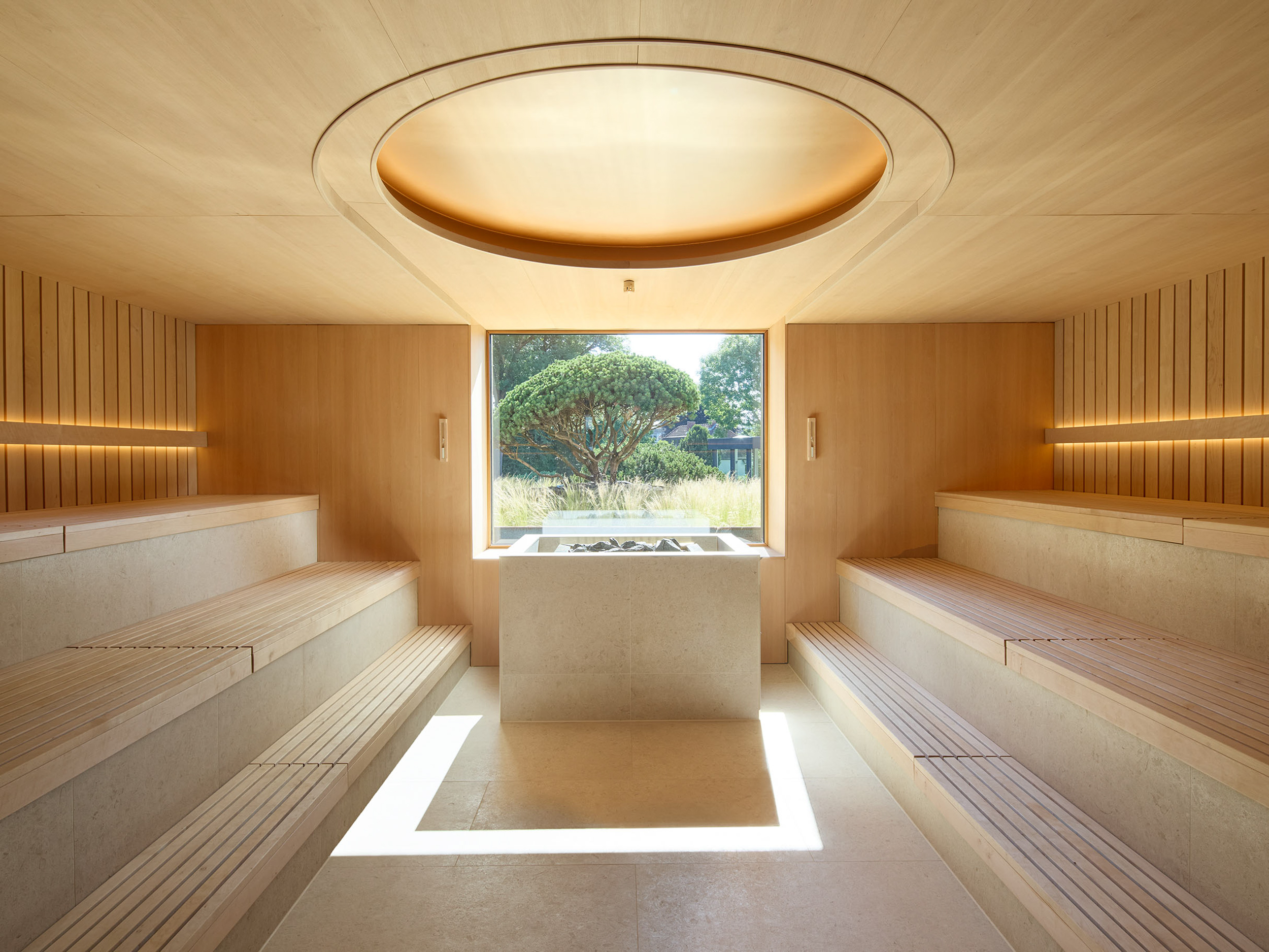 G 25 La Maison Hotel