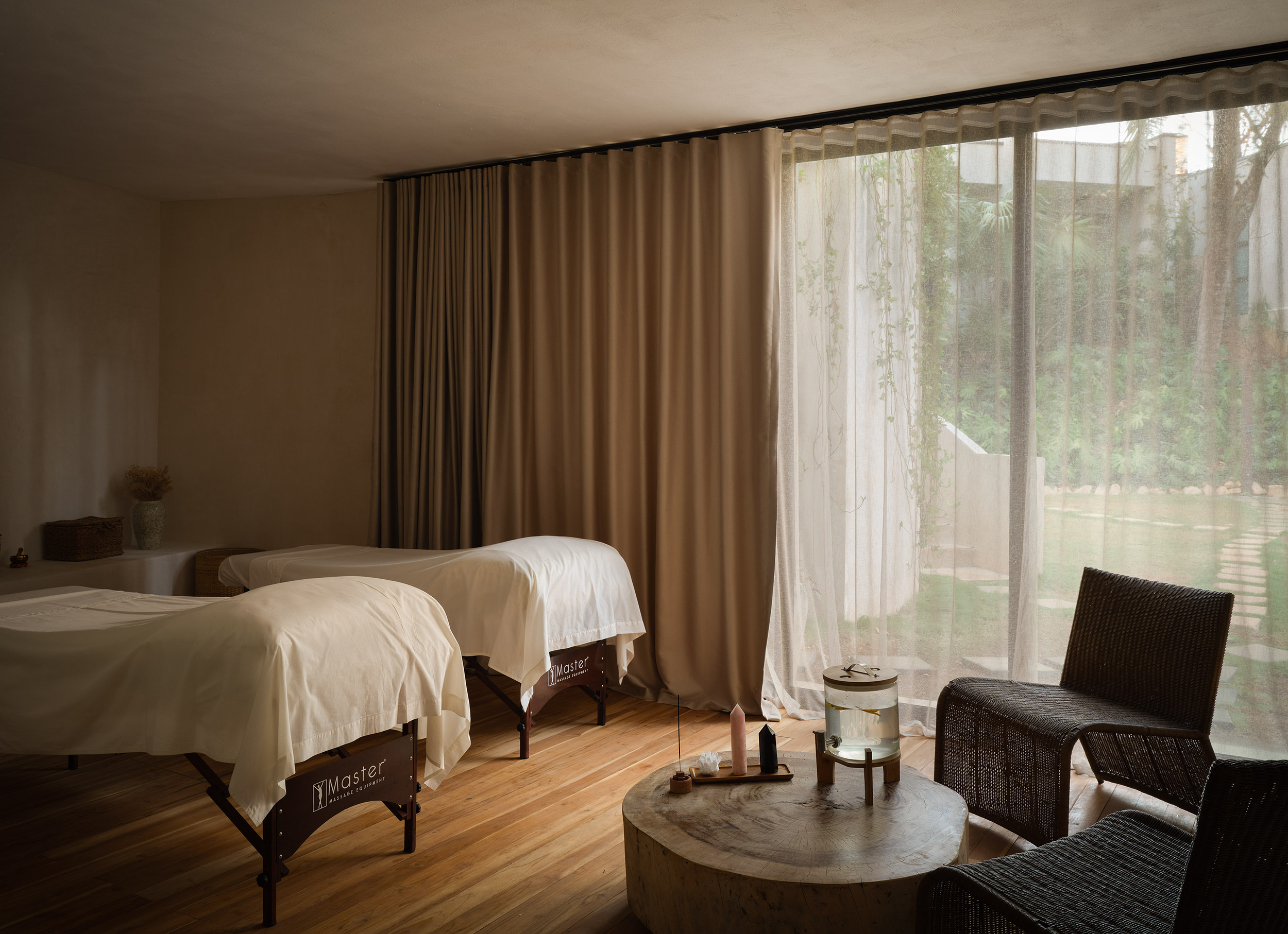 G 28 Esh Hotel