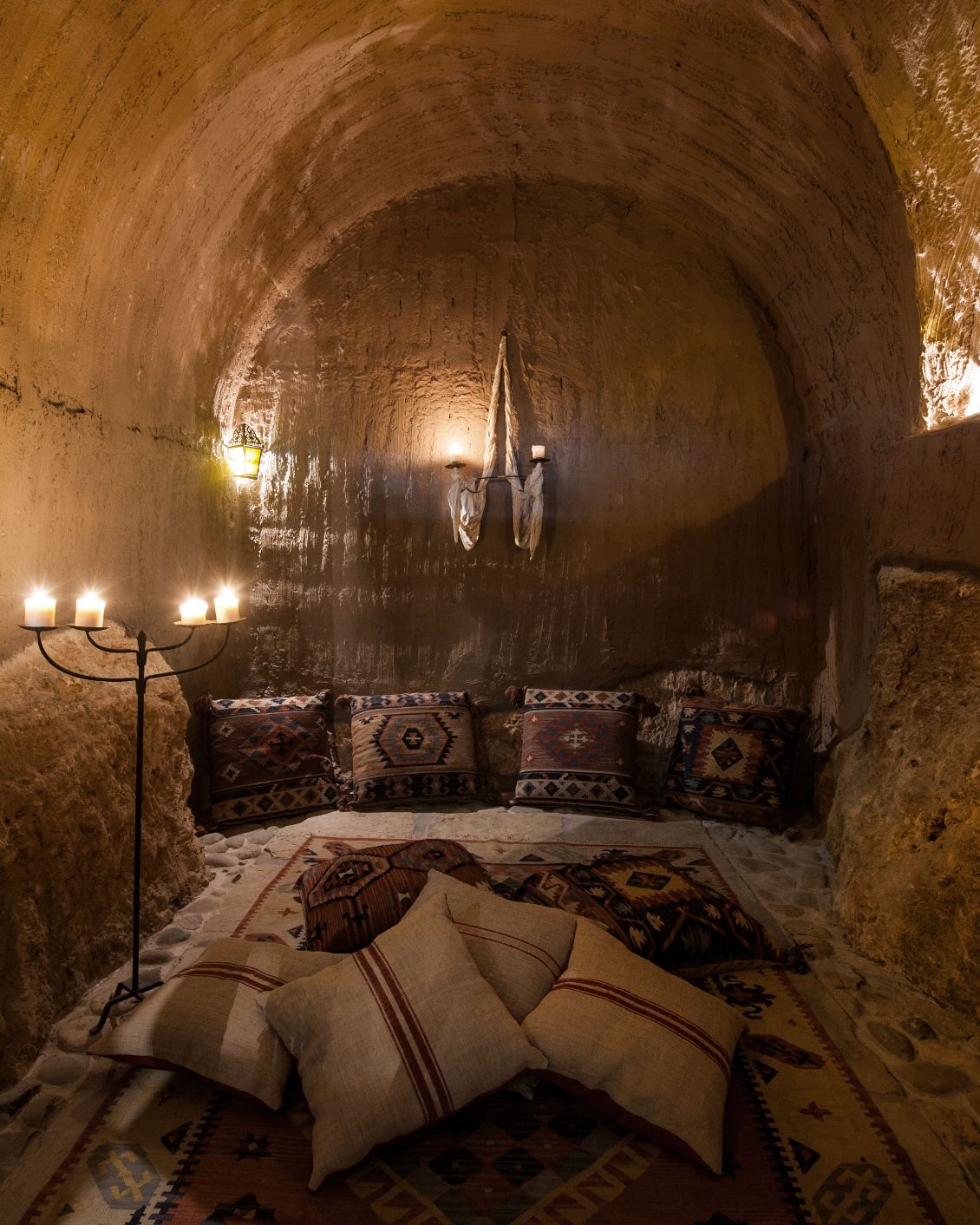 05 Female Wellness Eremito Cave Lounge 1