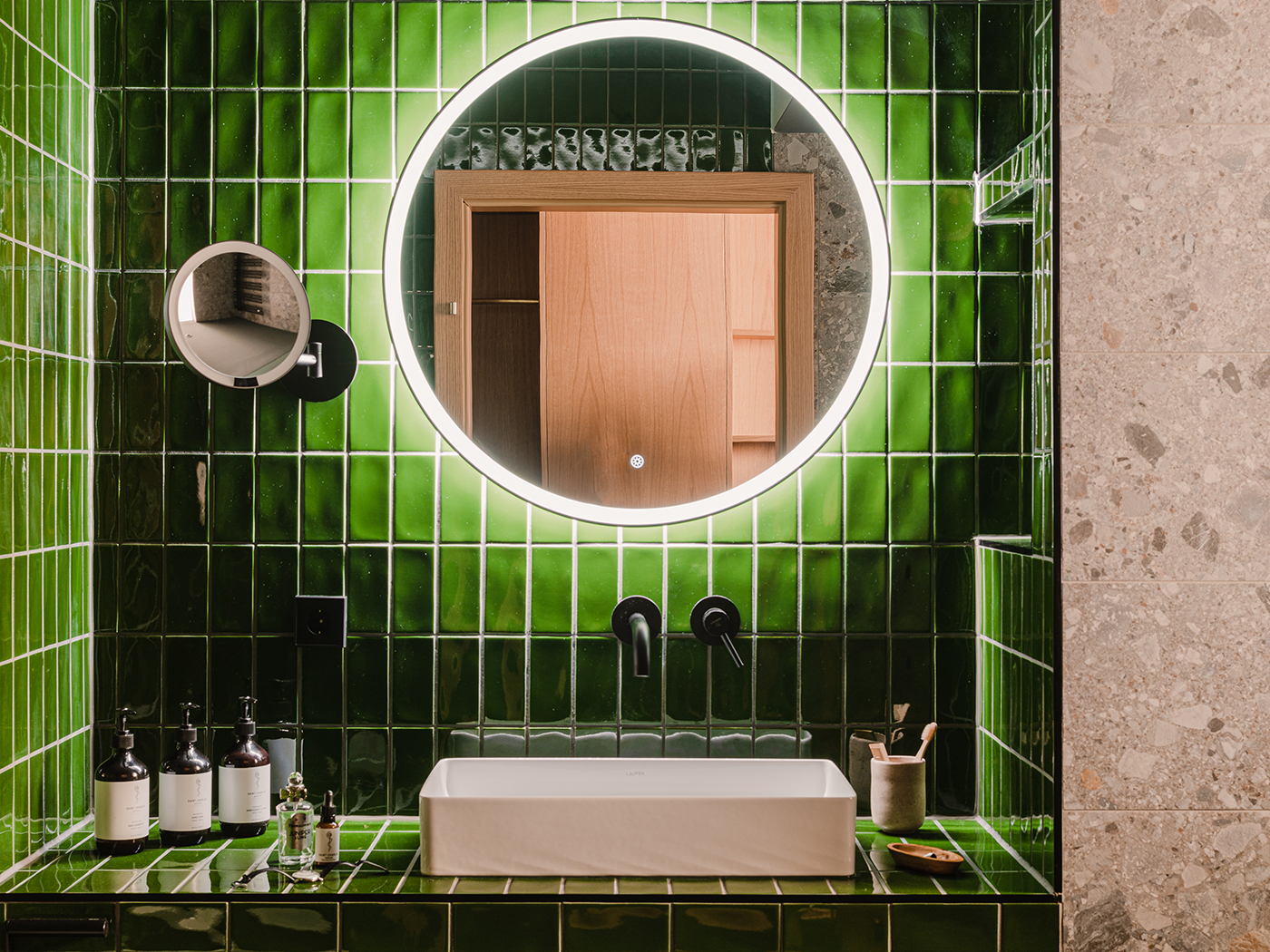 The Comodo Comfy Valley View V2 R 06