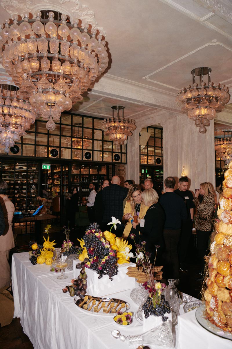 DH SALES23 S London Travel Pro 11