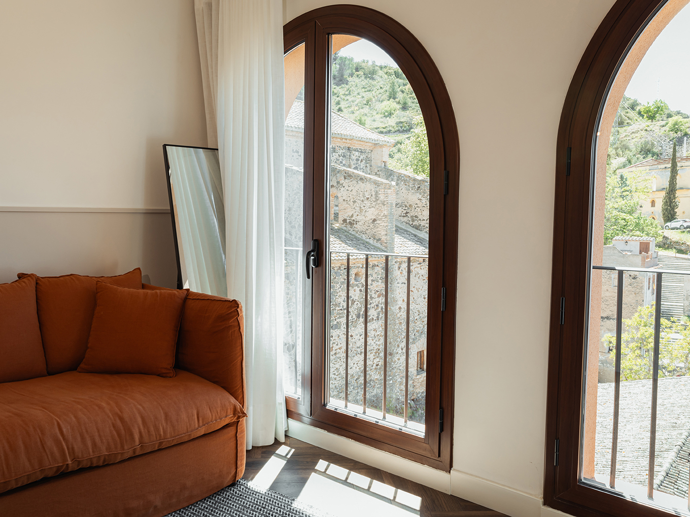 Ora Superior V2 R 03