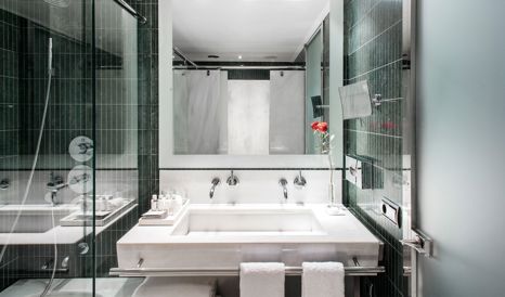 Hotel Urban Bathroom in Madrid