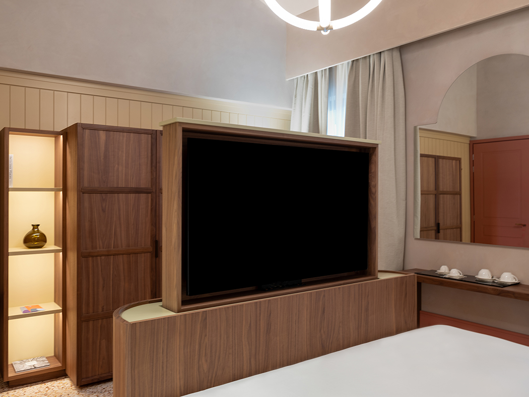 Elizabeth Unqiue Venice Prestige Two Rooms R 11