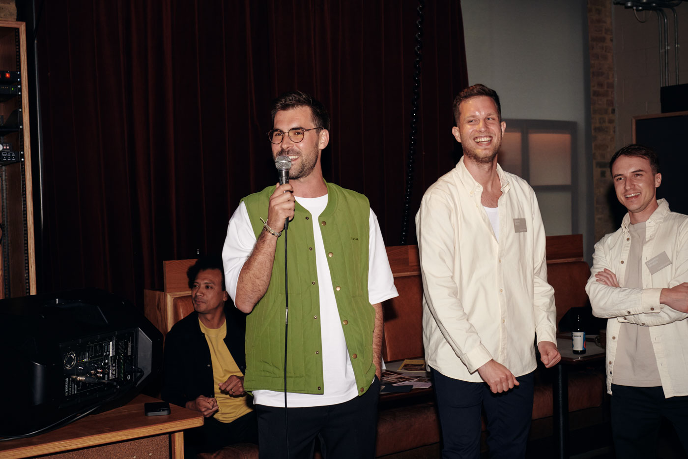 DH24 CE London Travelpro 16