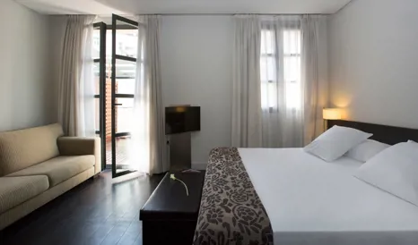 hospes-palau-de-la-mar-bedroom-interior-design-balcony-view-M-10-r-1.jpg