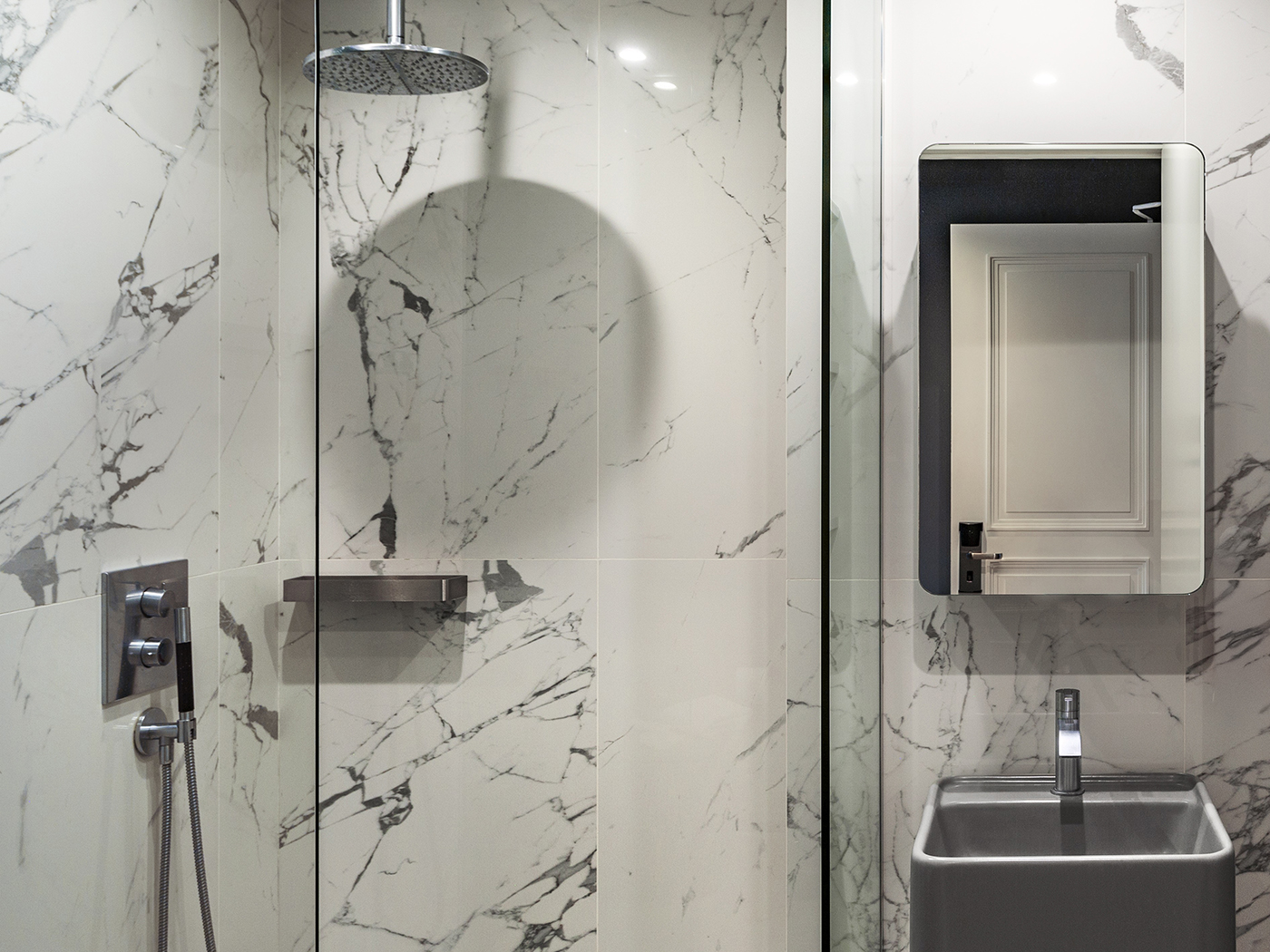 Tthe Blue Fox Win Room R 03