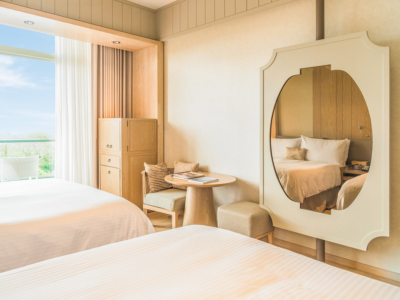 Gloria Manor Ocean View Family Room R 02