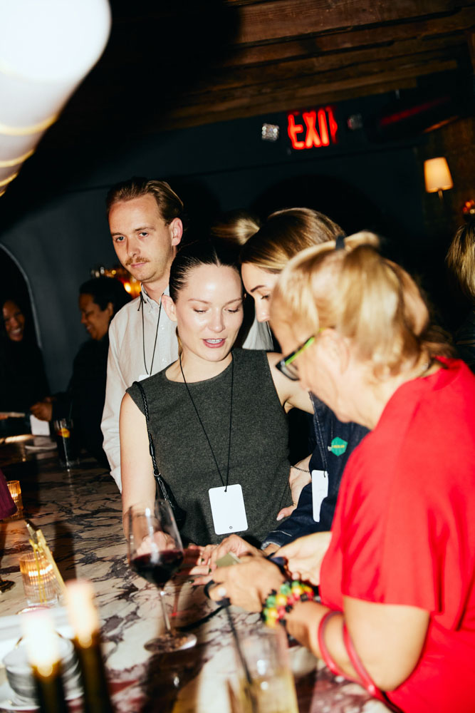 DH SALES24 S NY Travelpro 14