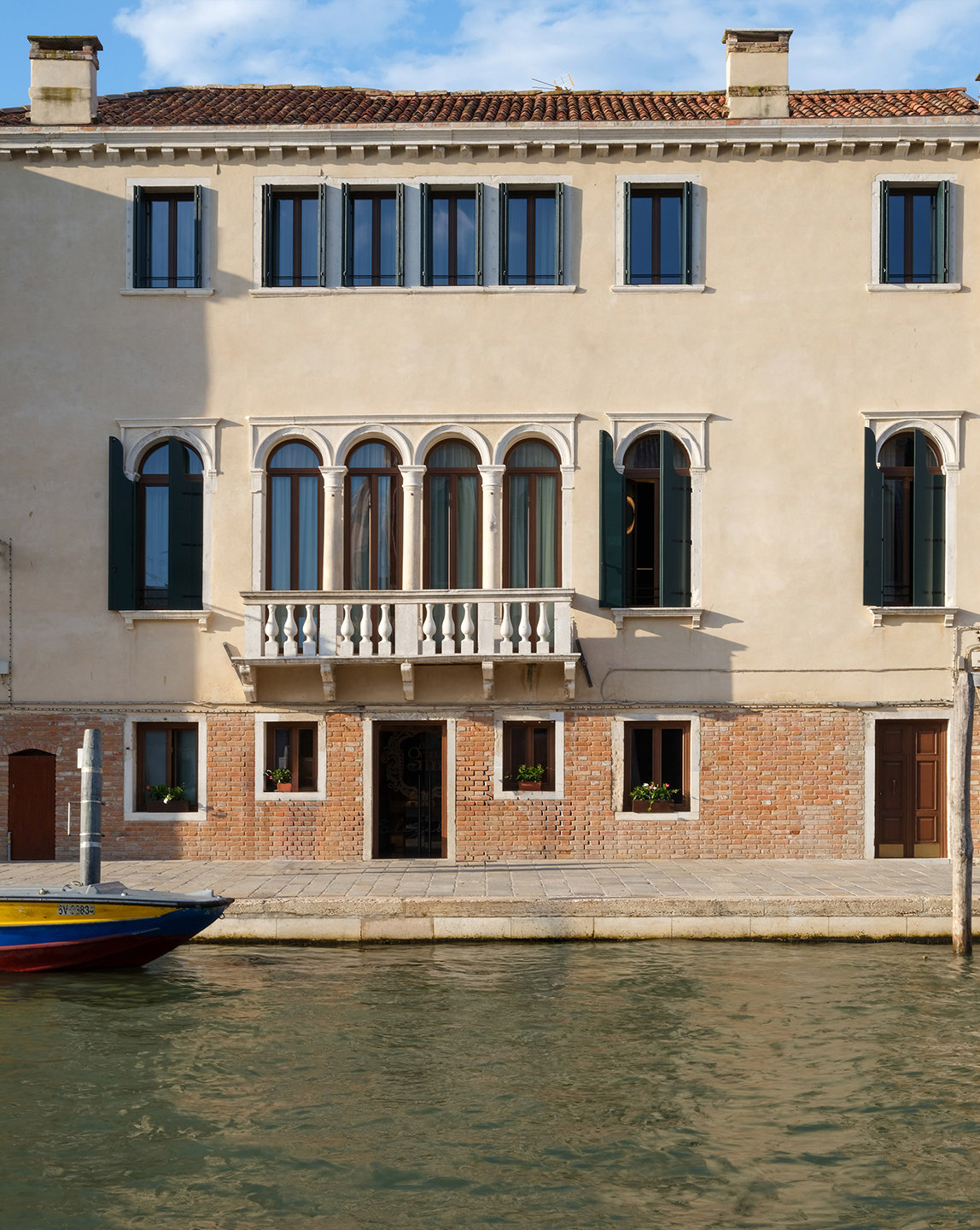 Elizabeth Unique Venice