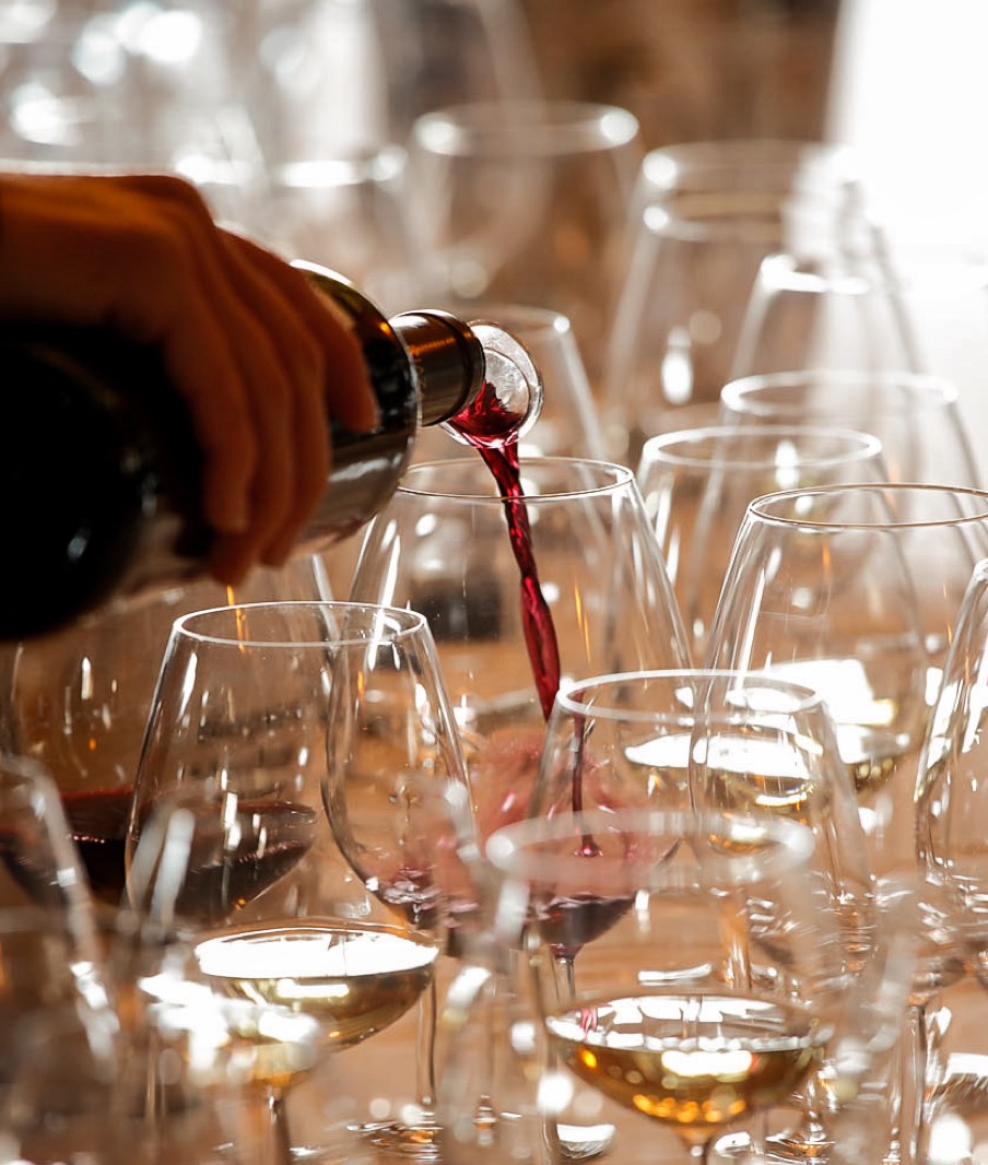 Ora Priorat Vine House Theme Box 02 Food And Drink