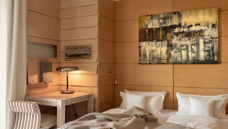 10 DH Water Centered Stays Hotel Galery 69 Guestroom
