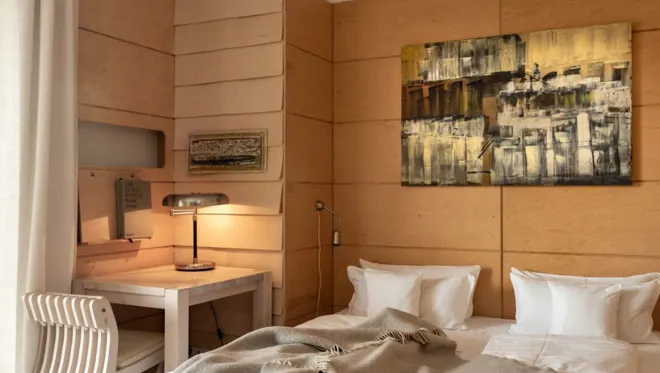 10 DH Water Centered Stays Hotel Galery 69 Guestroom