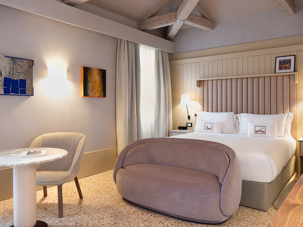 Elizabeth Unqiue Venice Prestige Two Rooms R 04