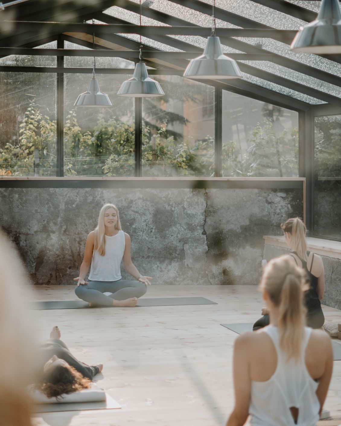 09 Female Wellness Hotel Schwarzschmied Glasshouse Yoga Meditation