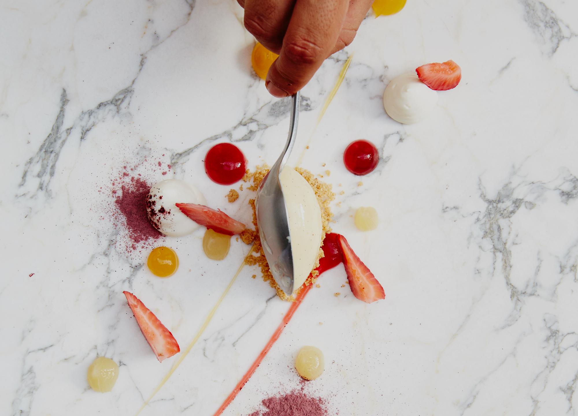 Popular Theme Wine Dine 2000X1440