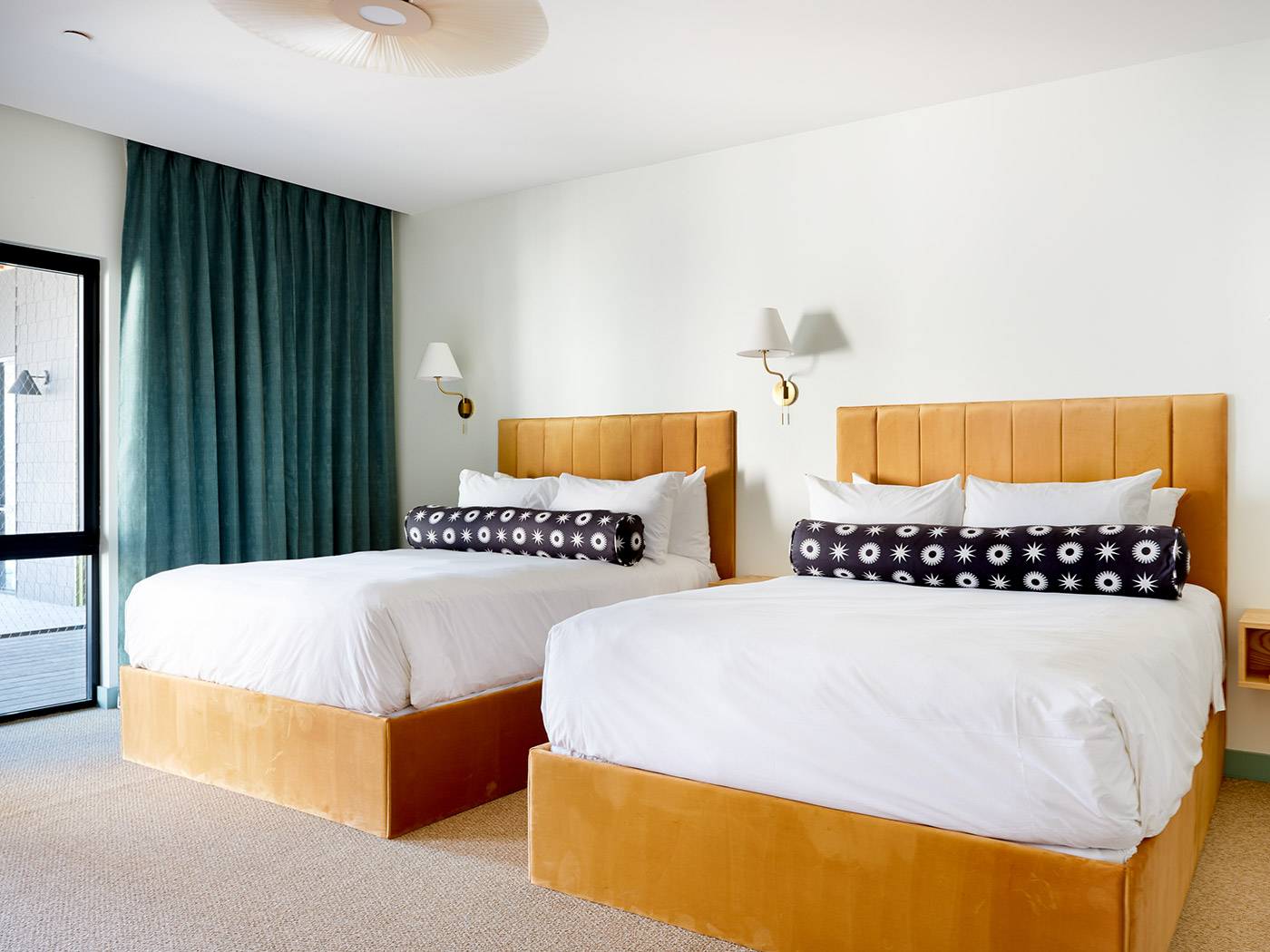 Brandford House Modern Double Queen R 03