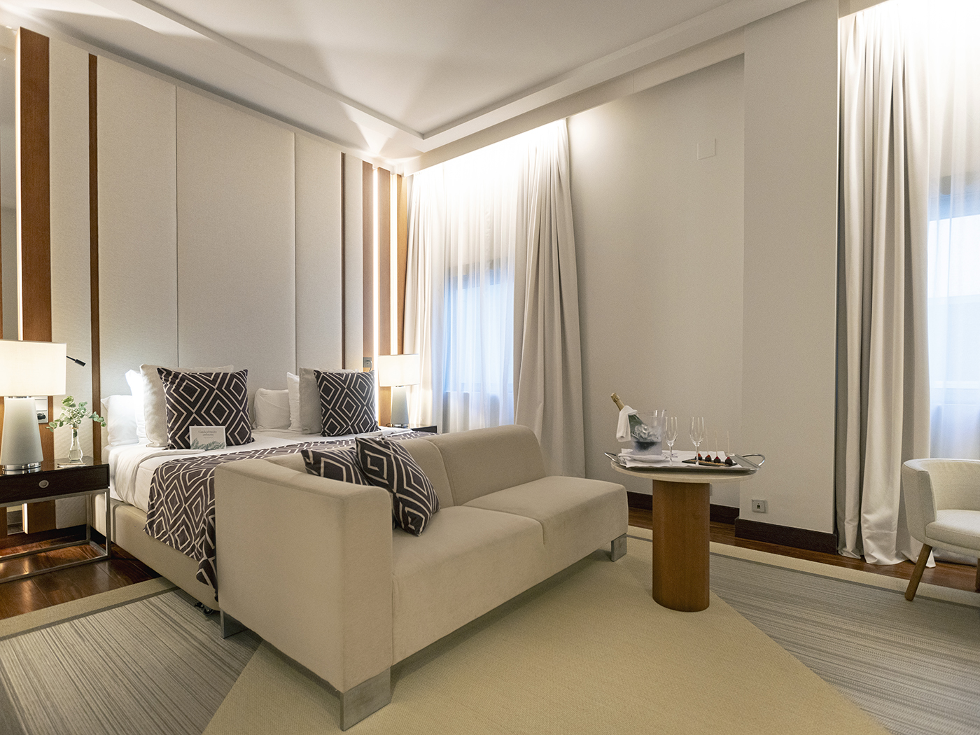 Hospes Amerigo Superior Triple Room V2 R 01