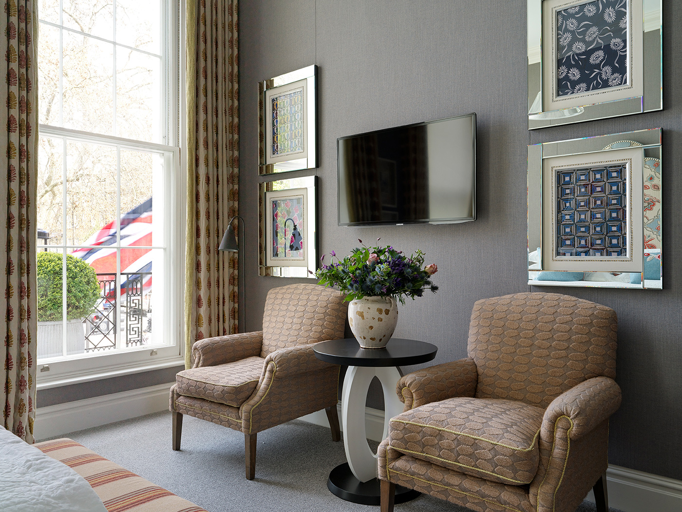 Dorset Square Deluxe King Room R 03