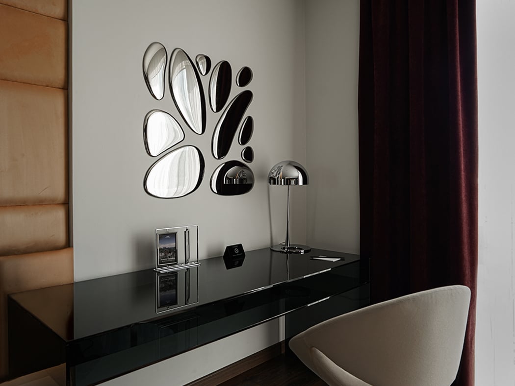 11 Mirrors Desire Deluxe Room V3 R 03