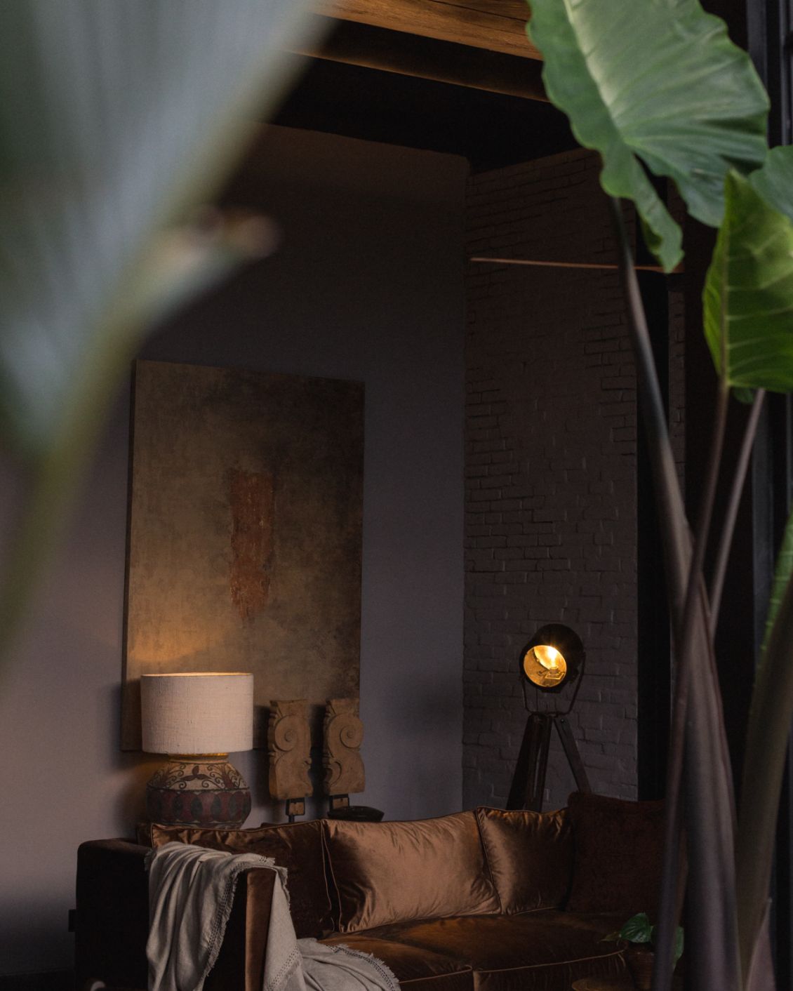 03 Top Tropical Modernist Hotels The Bohemian Bali Room Interior 3