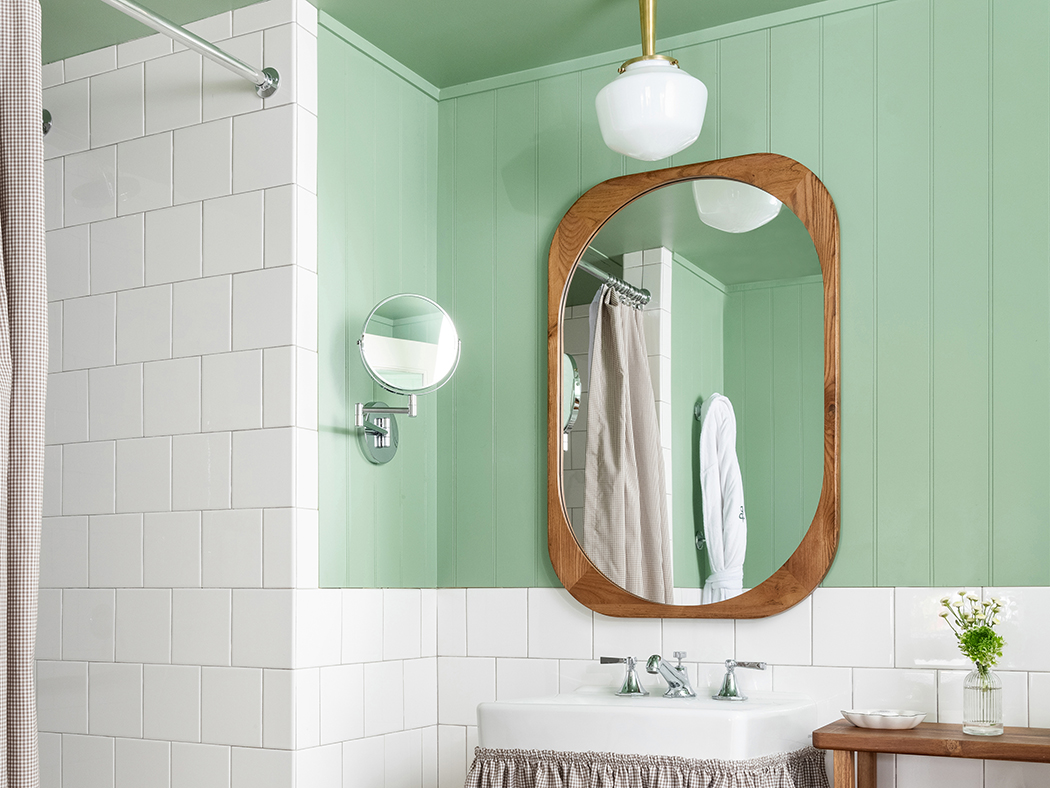 Le Petit Pali Ocean Ave Queen ADA Shower R 04