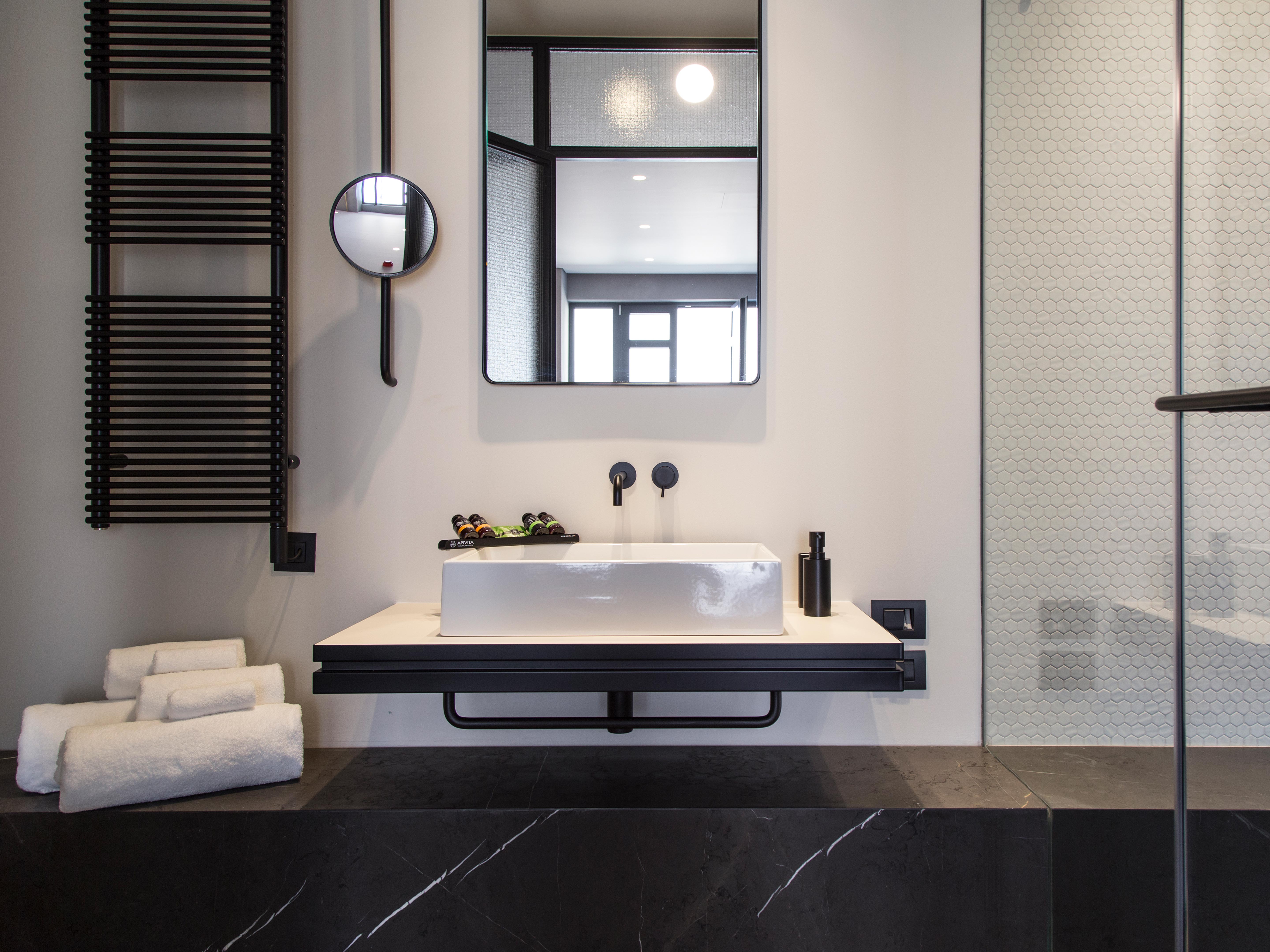 Perianth Hotel Sink in Athens