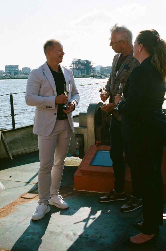 DH24 CE Amsterdam Travelpro13