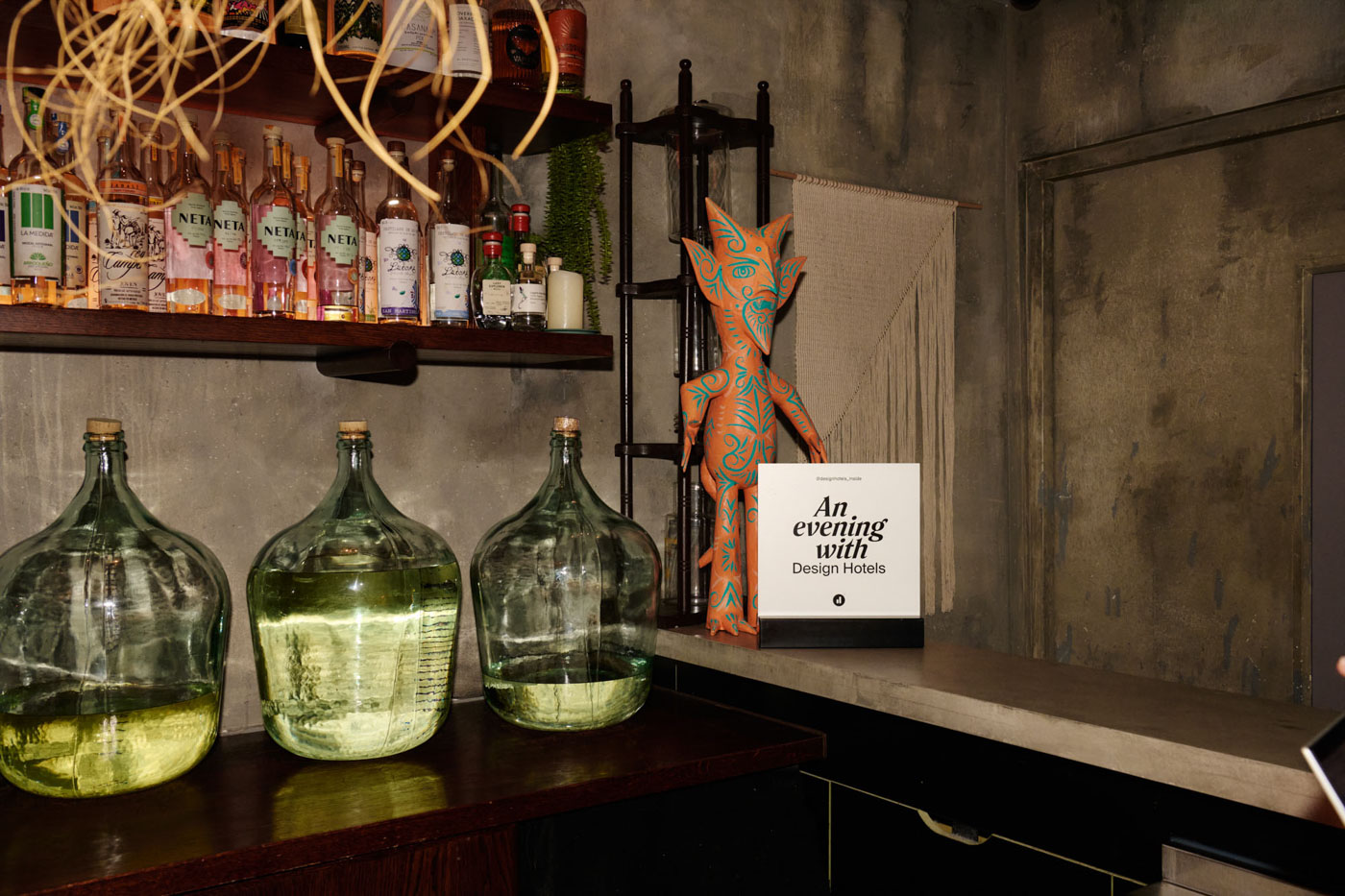 DH24 AEW London Travelpro 03