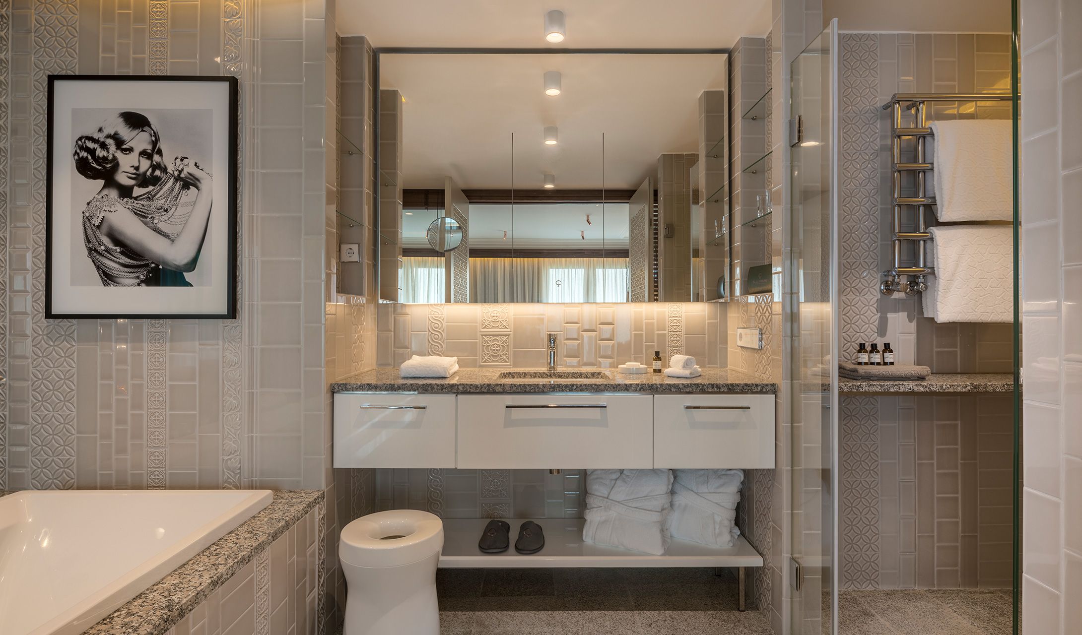 El Llorenç Parc de la Mar Bathroom Interior Design in Palma de Mallorca