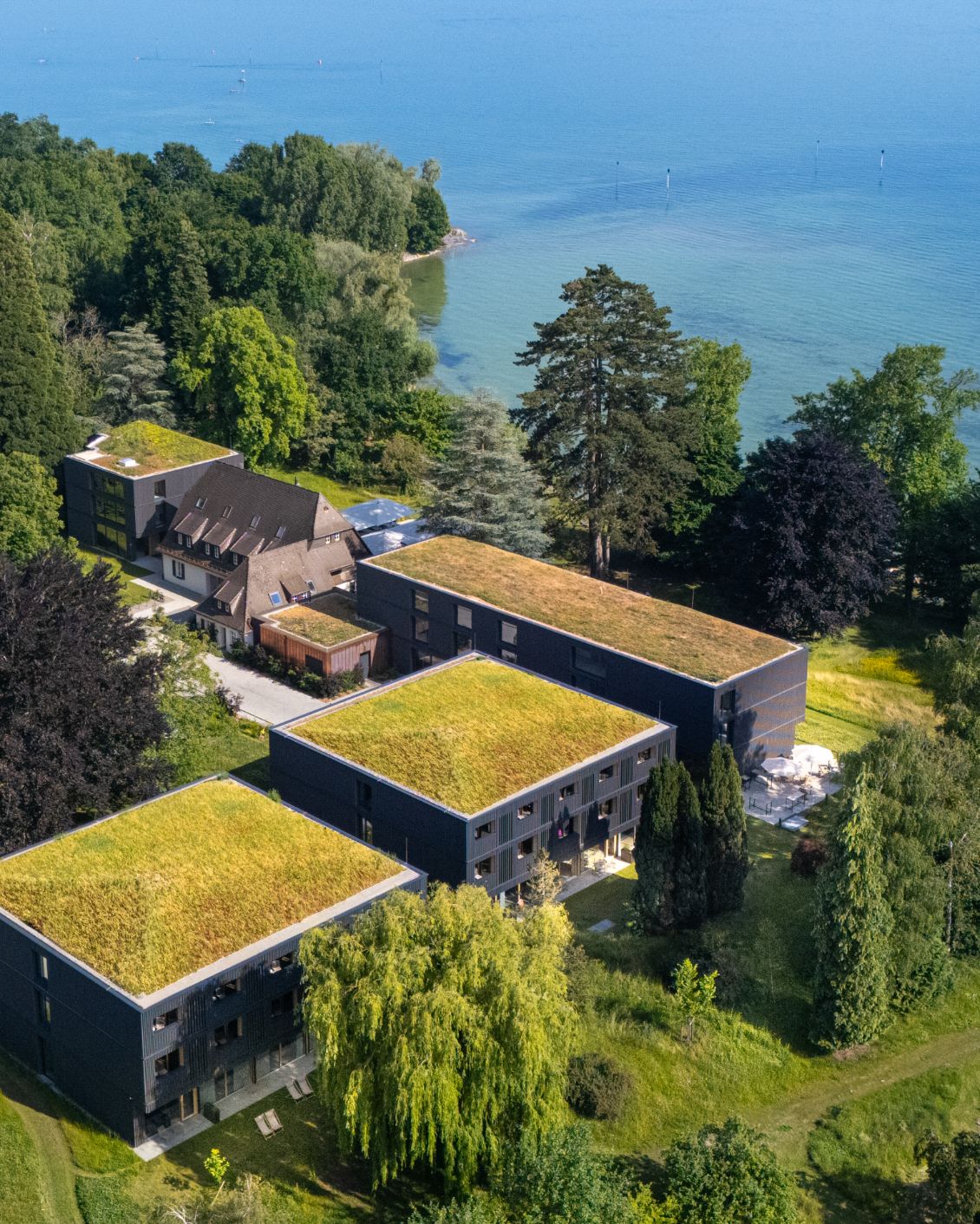 12 DH Water Centered Stays Seegut Zeppelin Exterior Lake View
