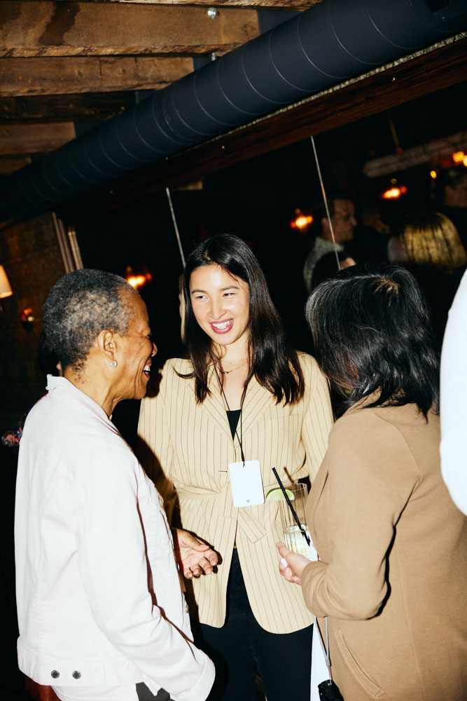 DH SALES24 S NY Travelpro 19