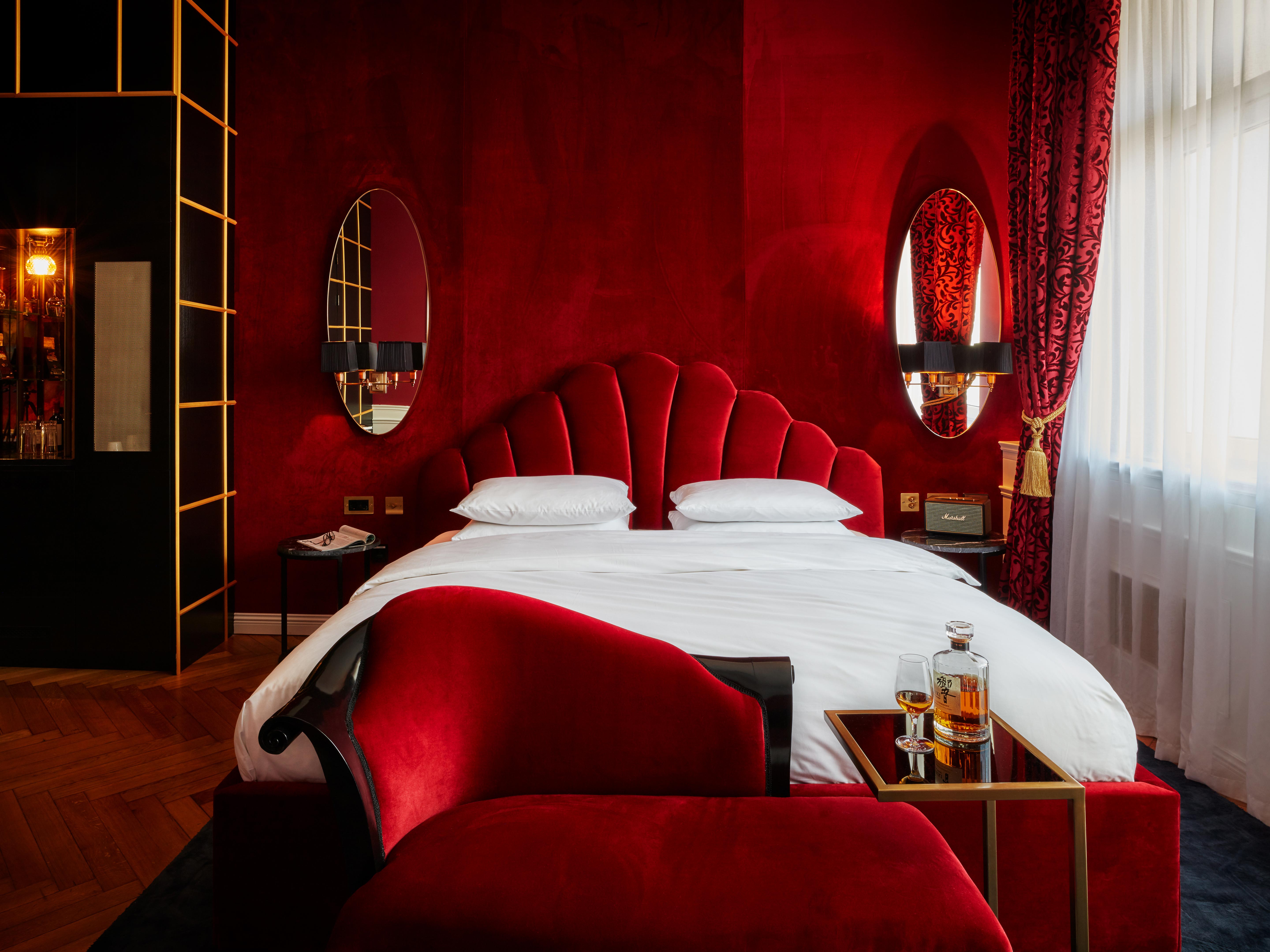 Bellevue, Provocateur