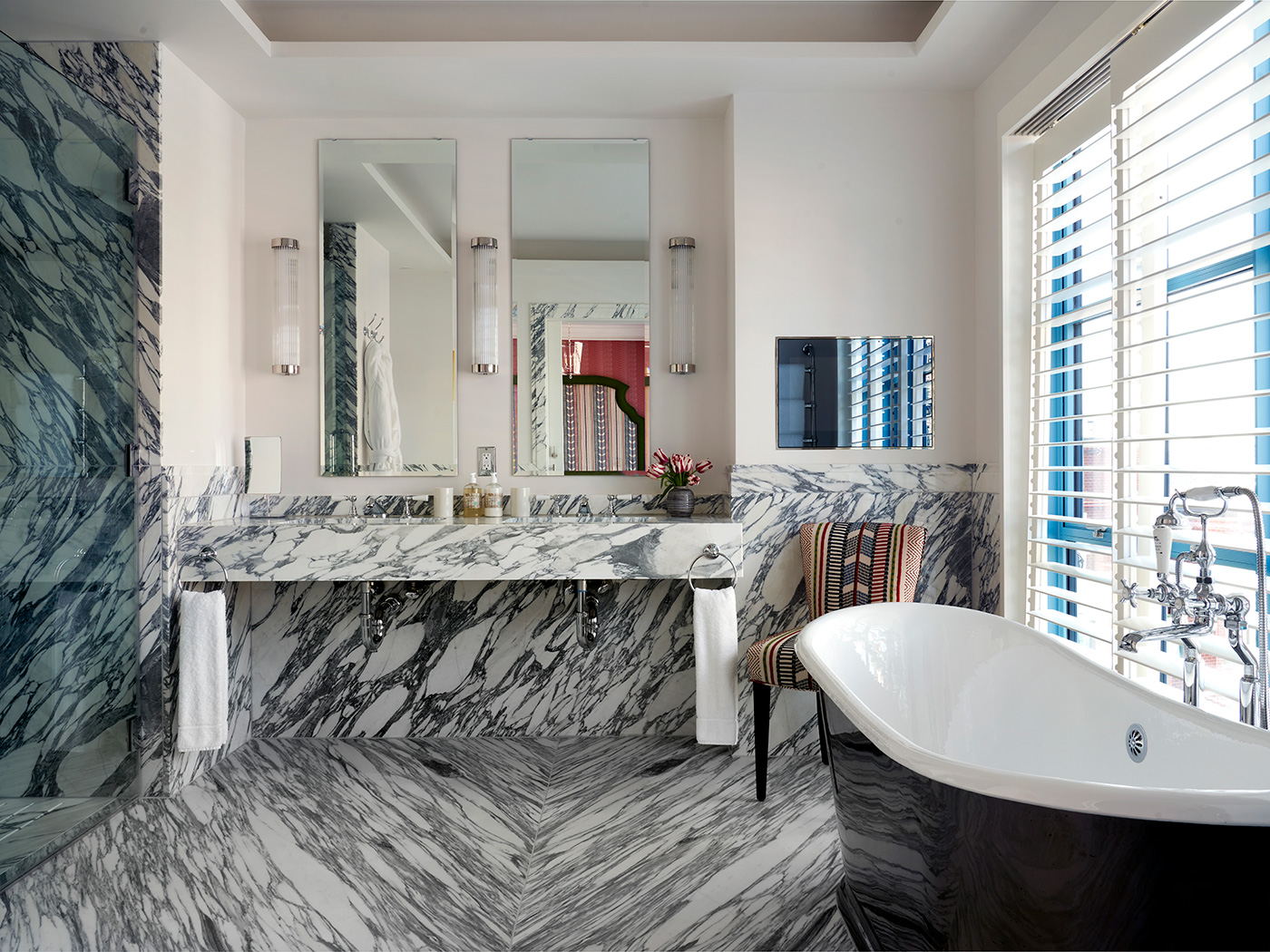 Warren Street Deluxe Junior Suite R 05