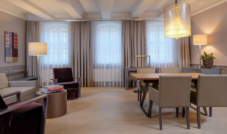 hotel-zum-loewen-guestroom-sofa-interior-design-M-06-r.jpg