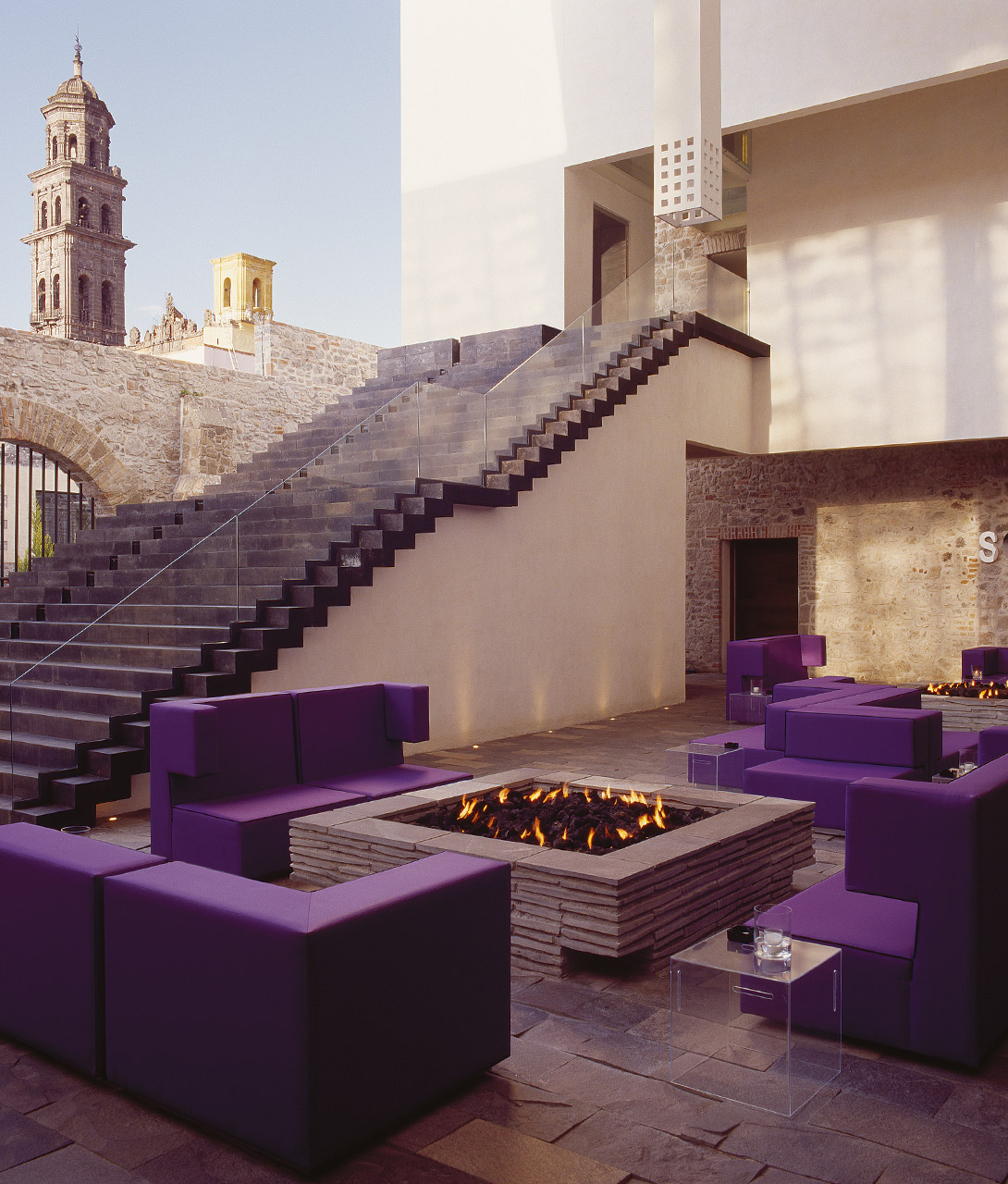 la-purificadora-architecture-hall-stairs-fireplace-city-view-a-01.jpg