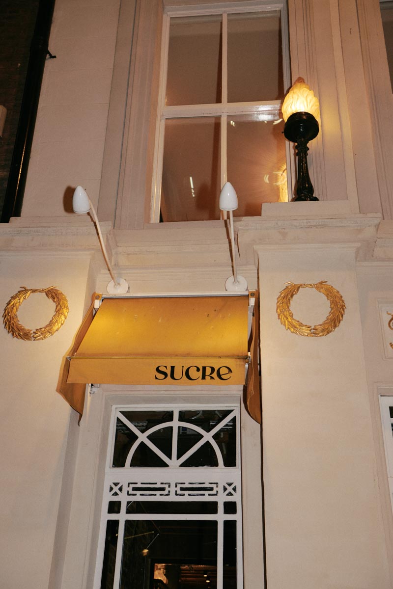 DH SALES23 S London Travel Pro 01