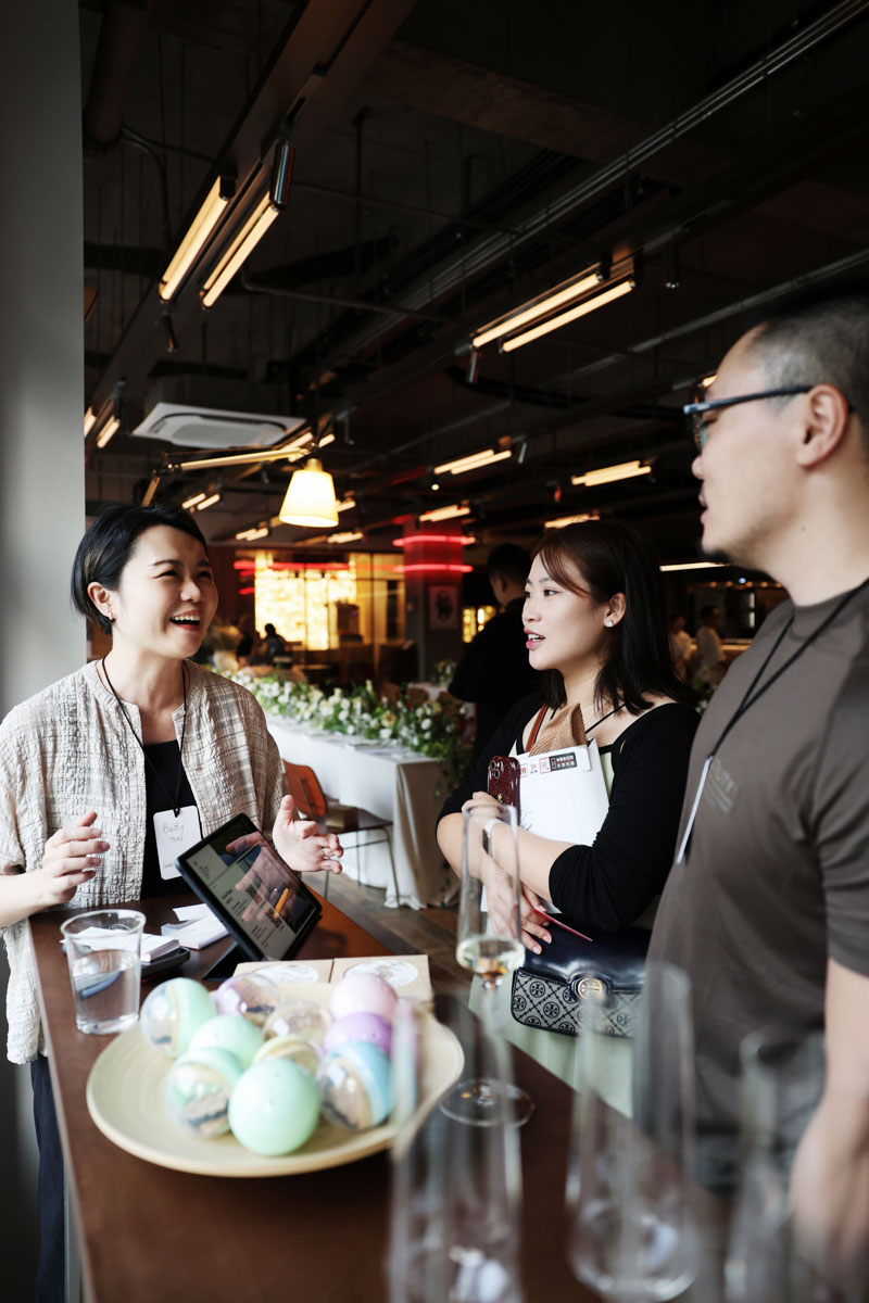 DH24 SALES S Chengdu Travelpro 14