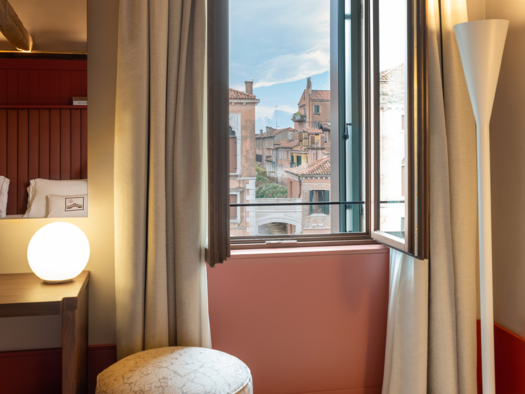 Elizabeth Unqiue Venice Junior Suite R 08